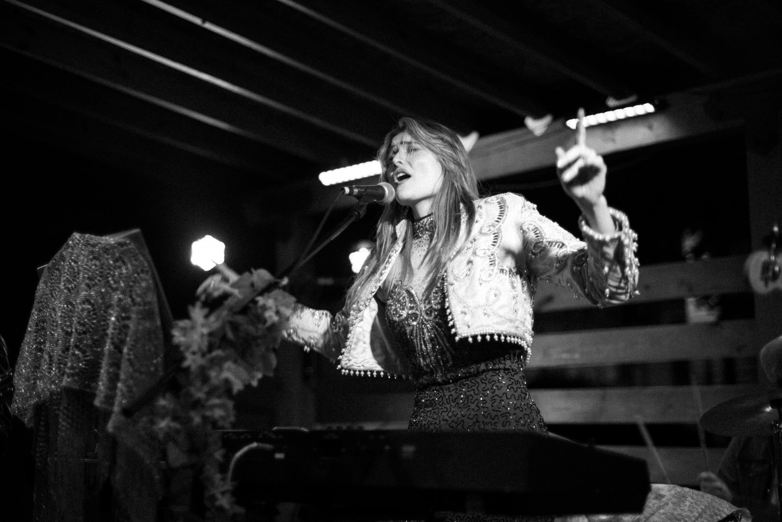 AnaBelle E performing live, black and white